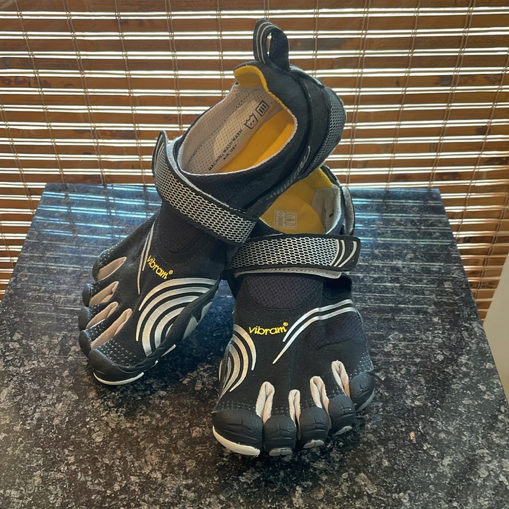 Vibram FiveFingers Komodo Sport Men’s 40 EU / 8 US Black/Silver/Grey Shoes M3685